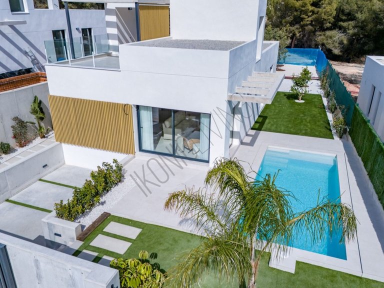 Villa for Sale in Inland Sierra Cortina, Alicante 3