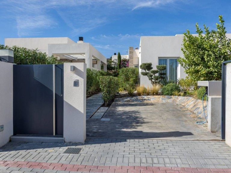 Villa for Sale in Inland La Finca Golf Resort, Alicante 20