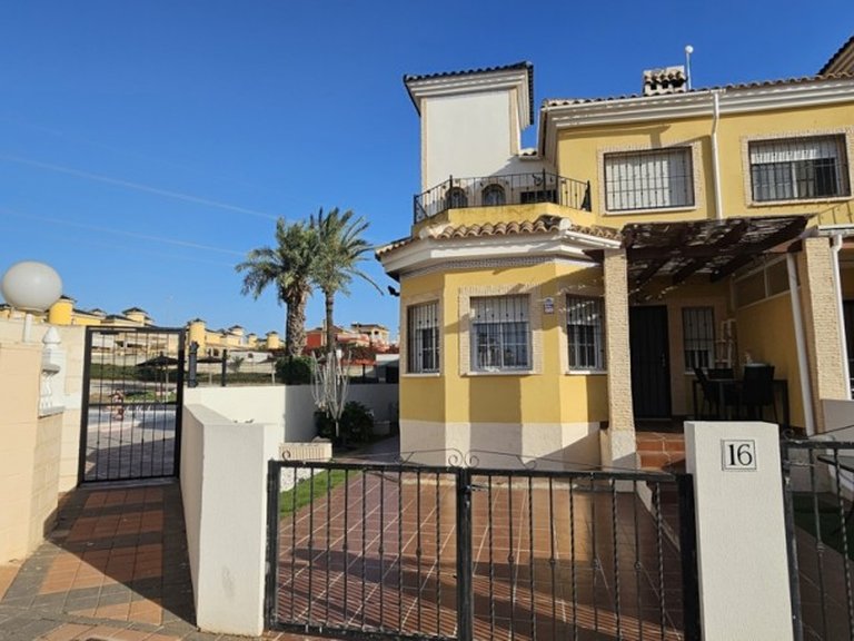 Villa for Sale in Lo Crispin, Alicante 1