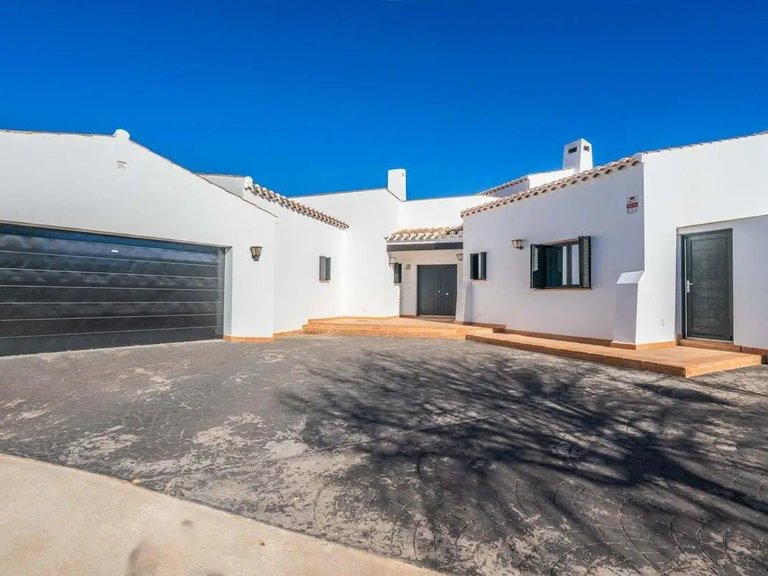 Villa for Sale in El Valle Golf Resort, Murcia 14