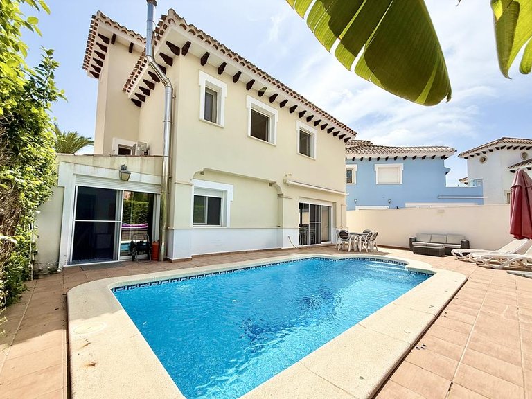 Villa for Sale in Mar Menor Golf Resort, Murcia 1