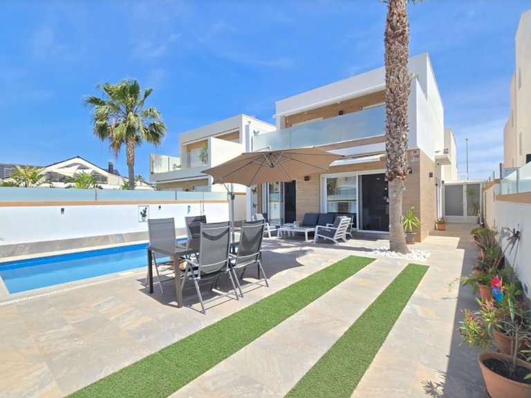 Villa for Sale in Pilar De La Horadada, Valencia 4