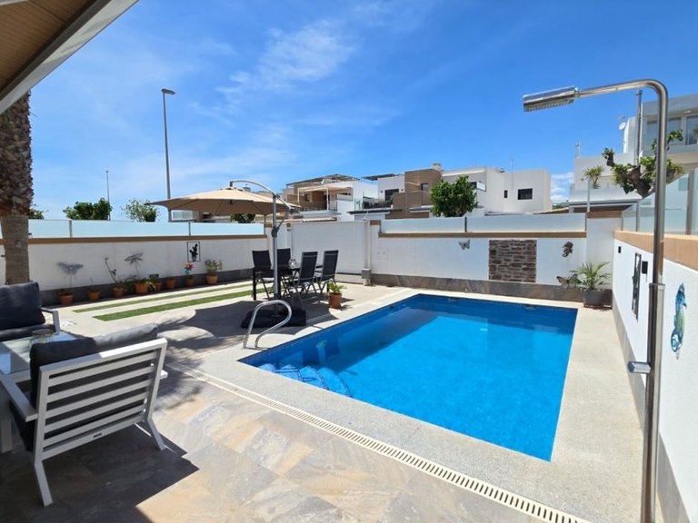 Villa for Sale in Pilar De La Horadada, Valencia 2