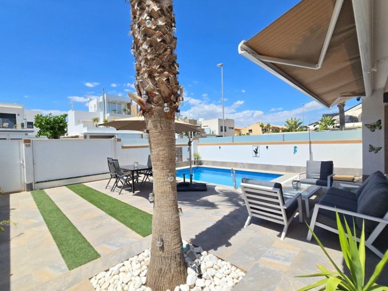 Villa for Sale in Pilar De La Horadada, Valencia 5
