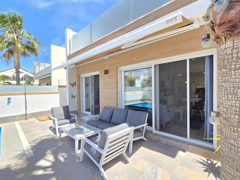 Villa for Sale in Pilar De La Horadada, Valencia 6