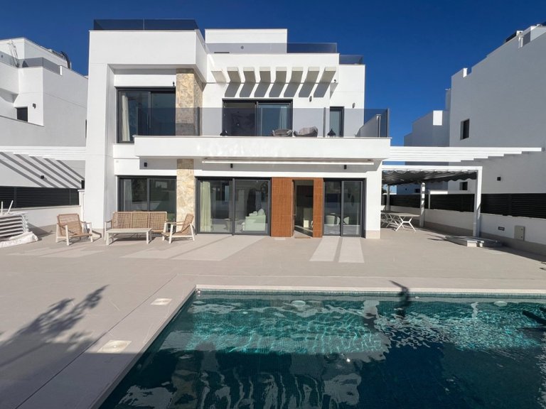 Villa for Sale in Santa Rosalia Lake And Life Resort, Murcia 1