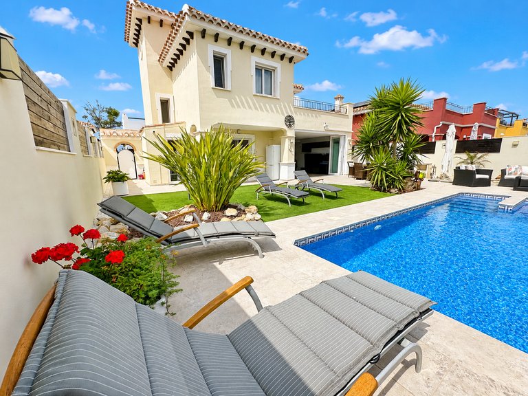 Villa for Sale in Mar Menor Golf Resort, Murcia 1