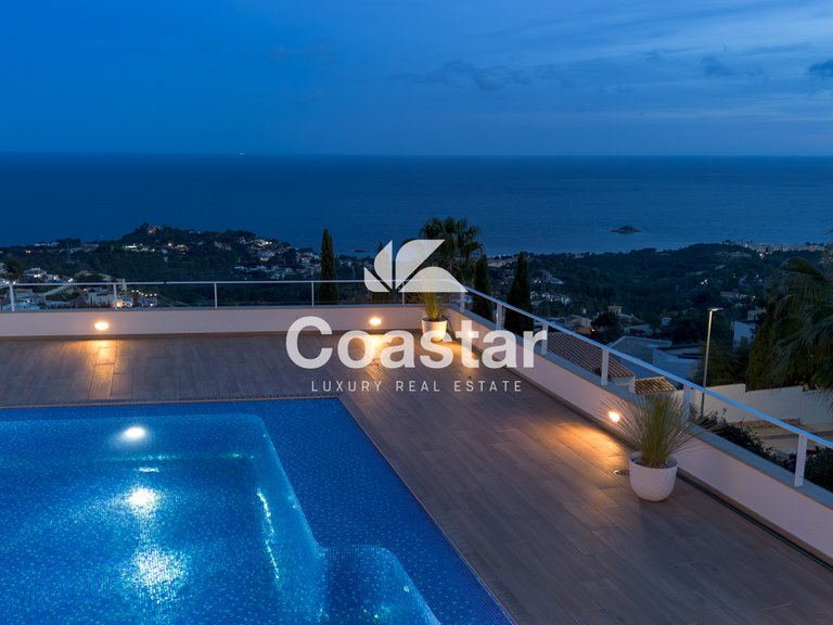 Modern Luxury With Breathtaking Views In Altea 14