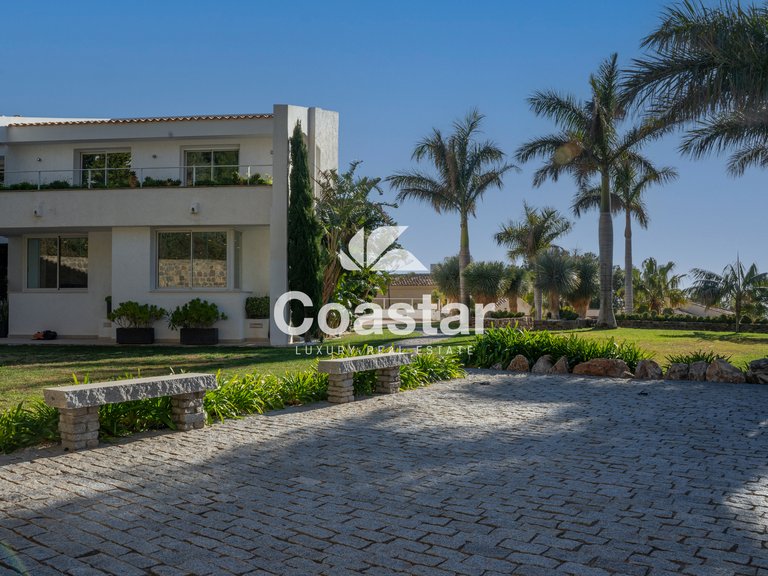 Modern Luxury With Breathtaking Views In Altea 11