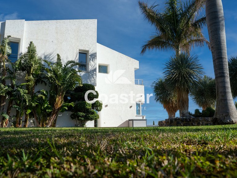Modern Luxury With Breathtaking Views In Altea 10