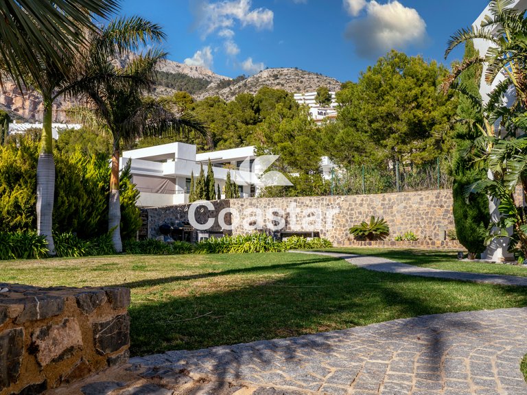 Modern Luxury With Breathtaking Views In Altea 9