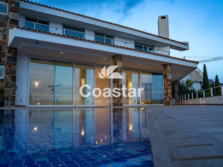 Modern Luxury With Breathtaking Views In Altea 8