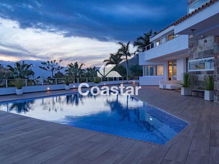 Modern Luxury With Breathtaking Views In Altea 7