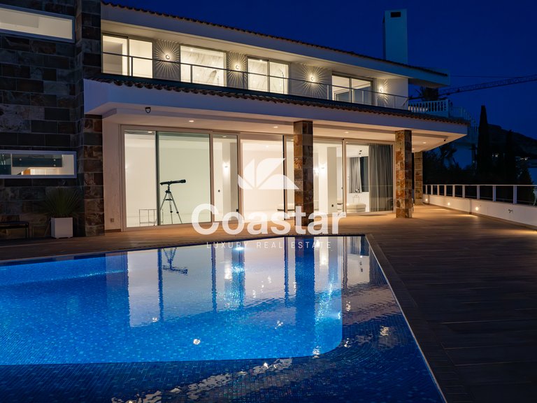Modern Luxury With Breathtaking Views In Altea 2