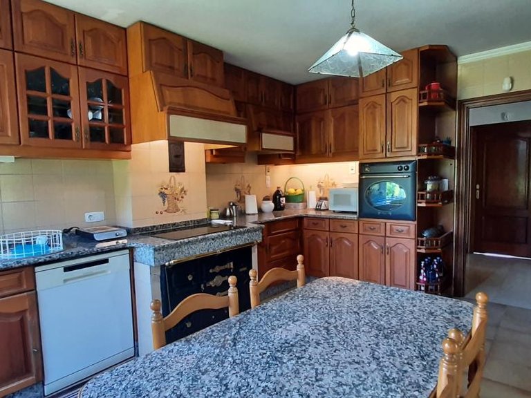 Villa for sale in Bergondo, La Coruña 1