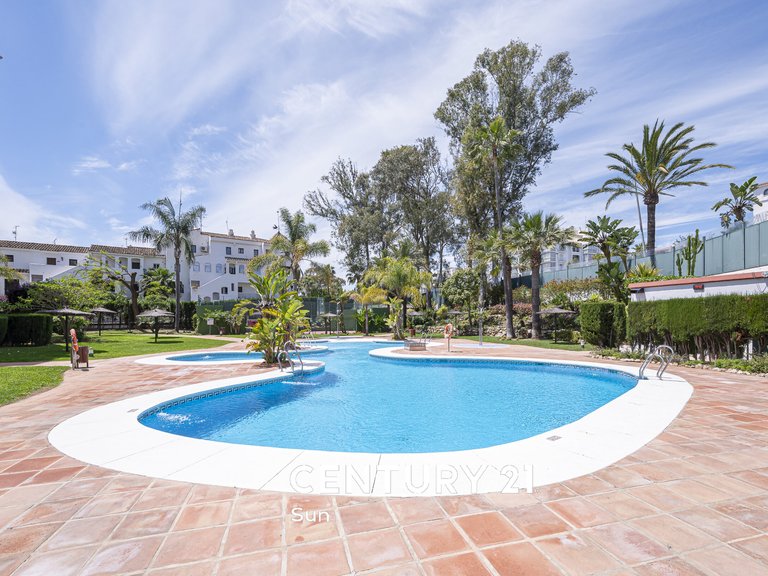 Apartment for sale in Puerto Banús, Málaga 4