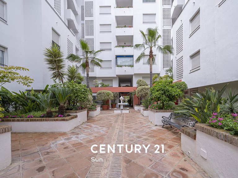 Apartment for sale in Puerto Banús, Málaga 6