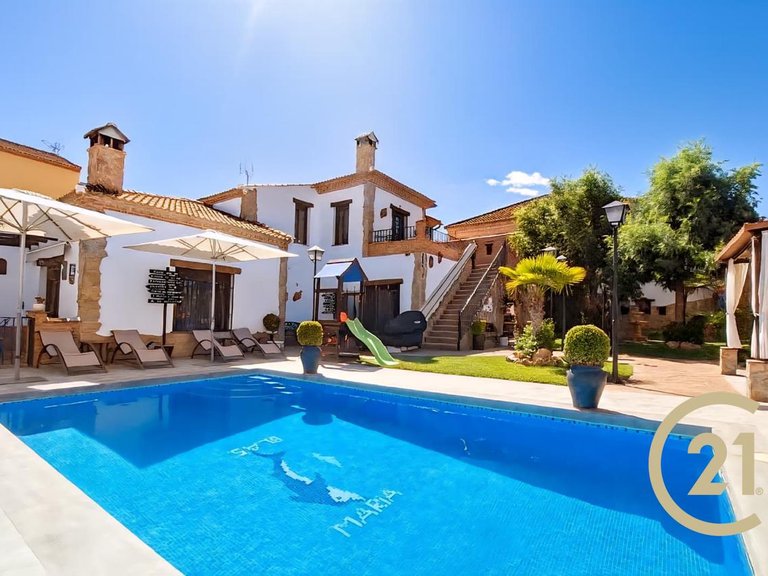 House with 3 Apartments for sale in Arriate, Ronda, Málaga 1