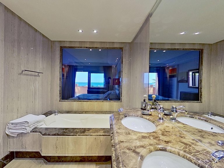 Unique frontline beach penthouse with panoramic sea views ! - Reserva de los Monteros, Marbella 17