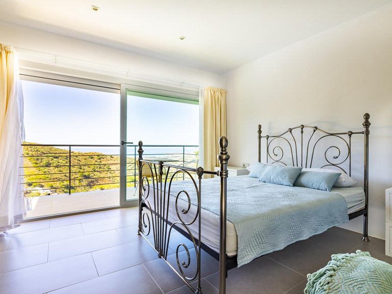 Prestigious Seaview Estate 3
