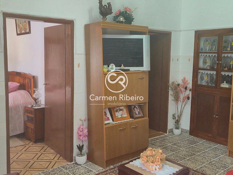 Moradia geminada terrea T2 de gaveto com quintal em São Bento do Cortiço 21