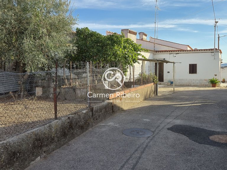 Moradia geminada terrea T2 de gaveto com quintal em São Bento do Cortiço 10