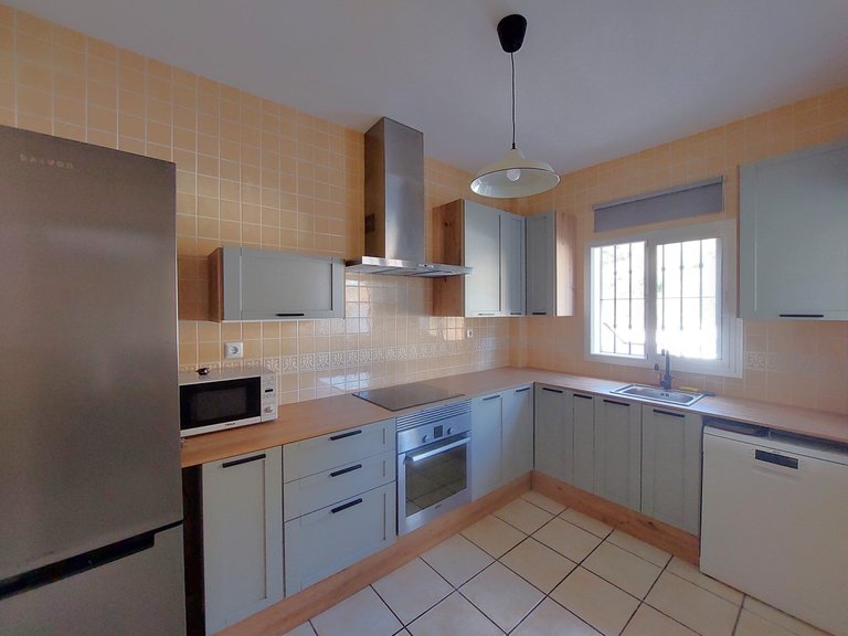 Newly built 4-bedroom townhouse 5