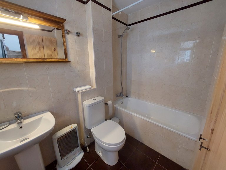 Newly built 4-bedroom townhouse 8