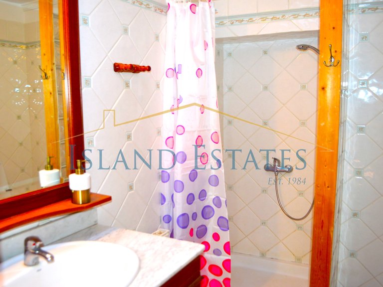Small Hotel/B&B in Tenerife available on a Commercial Lease 10