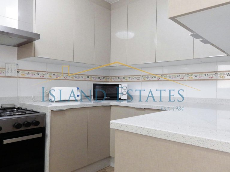 Spacious 4 bedroom (Converted) Townhouse in Tenerife South 5