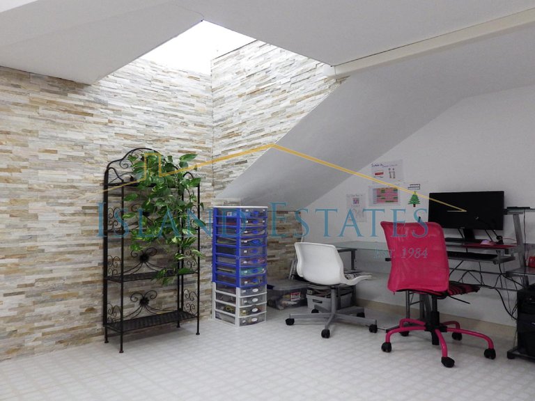 Spacious 4 bedroom (Converted) Townhouse in Tenerife South 8