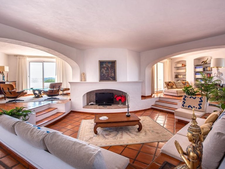 Villa for Sale in Loule, Algarve 9