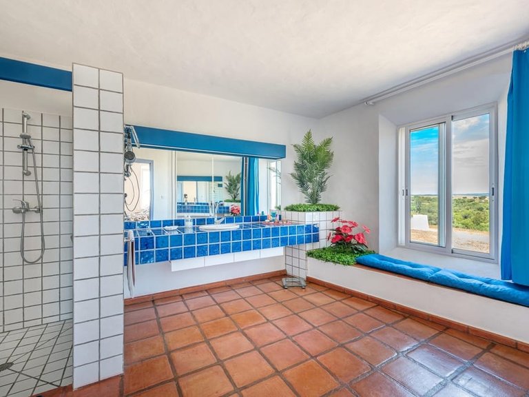 Villa for Sale in Loule, Algarve 11
