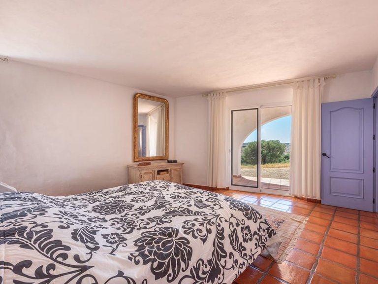 Villa for Sale in Loule, Algarve 18