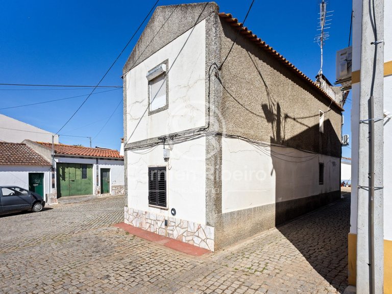 Moradia geminada T4 de 2 pisos em Santo Amaro - Sousel 1