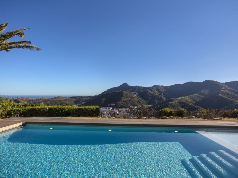 Detached villa for sale in La Zagaleta 1