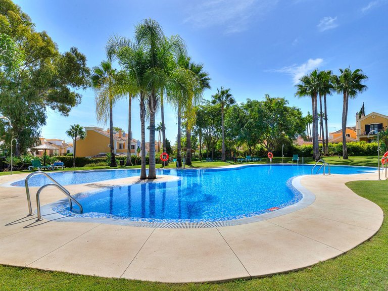 Townhouse for sale in Guadalmina 2