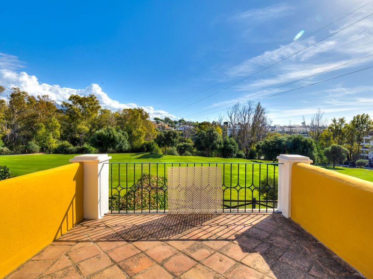 Townhouse for sale in Guadalmina 16