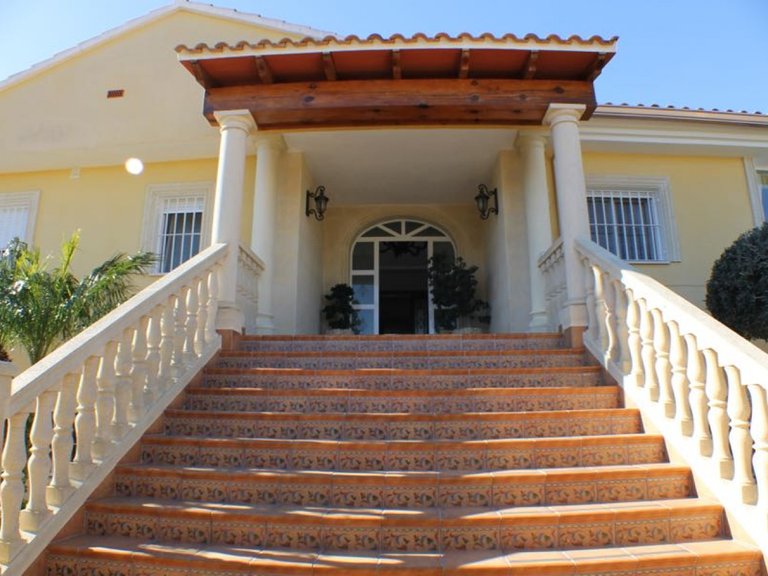For Sale Spectacular Villa with 2 individual flats in Alfaz del Pi 17