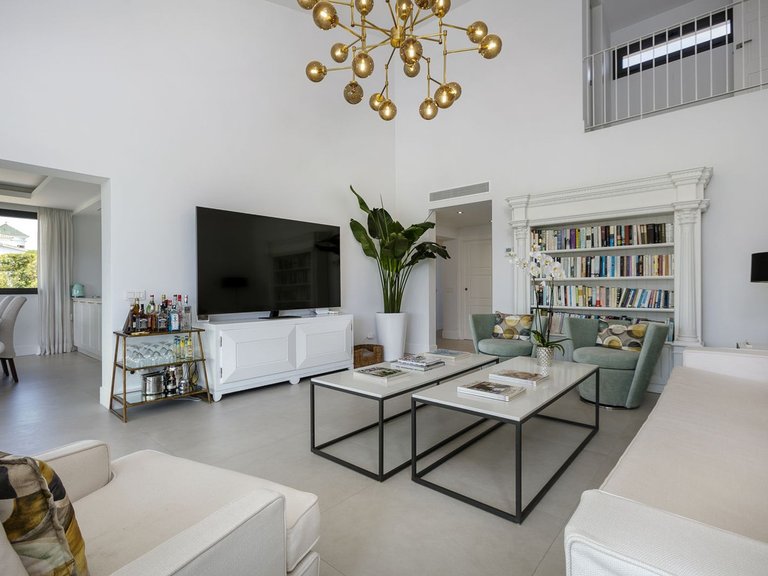 Detached villa for sale in Guadalmina 16