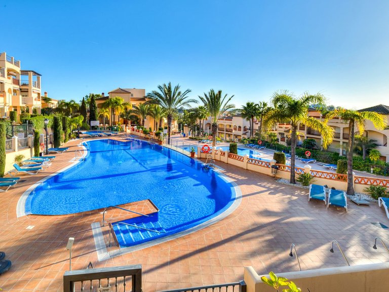 Penthouse for sale in Atalaya Estepona 1