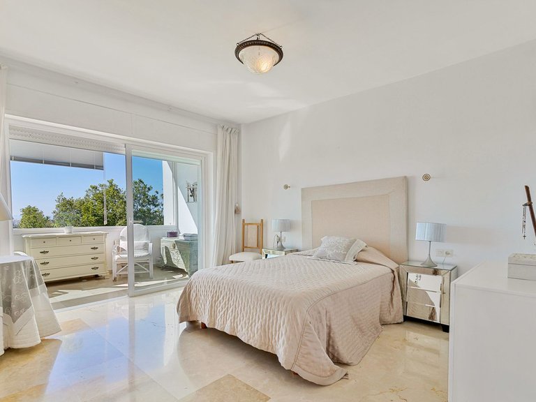 Apartment for sale in Guadalmina 11