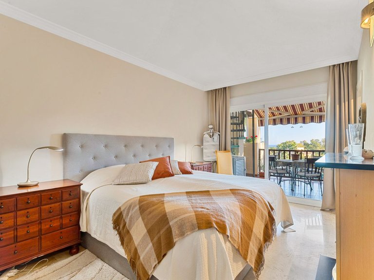 Penthouse for sale in Atalaya Estepona 17