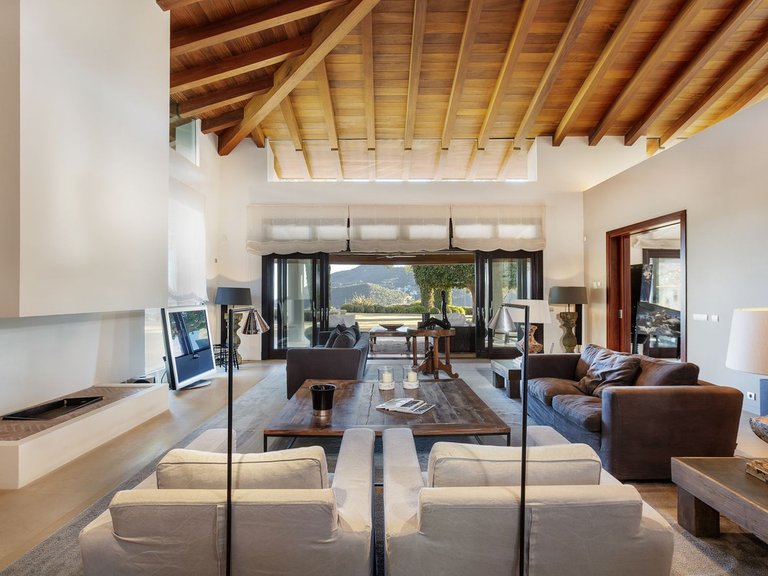 Detached villa for sale in La Zagaleta 19