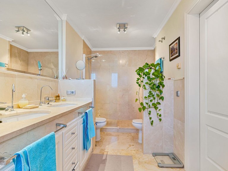 Penthouse for sale in Atalaya Estepona 16