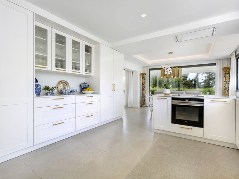 Detached villa for sale in Guadalmina 25