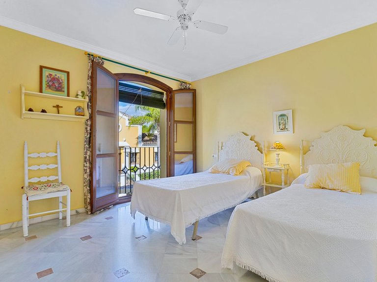 Townhouse for sale in Guadalmina 11