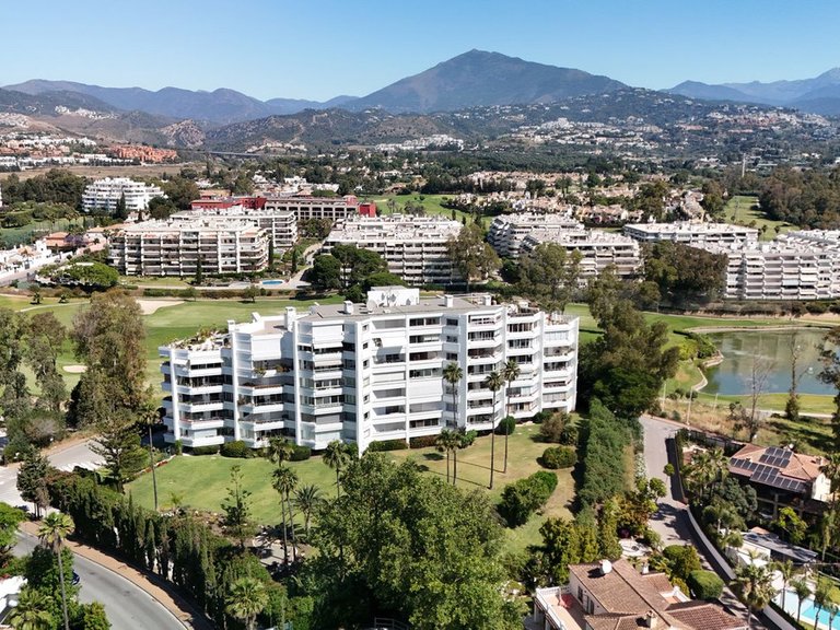 Apartment for sale in Guadalmina 6