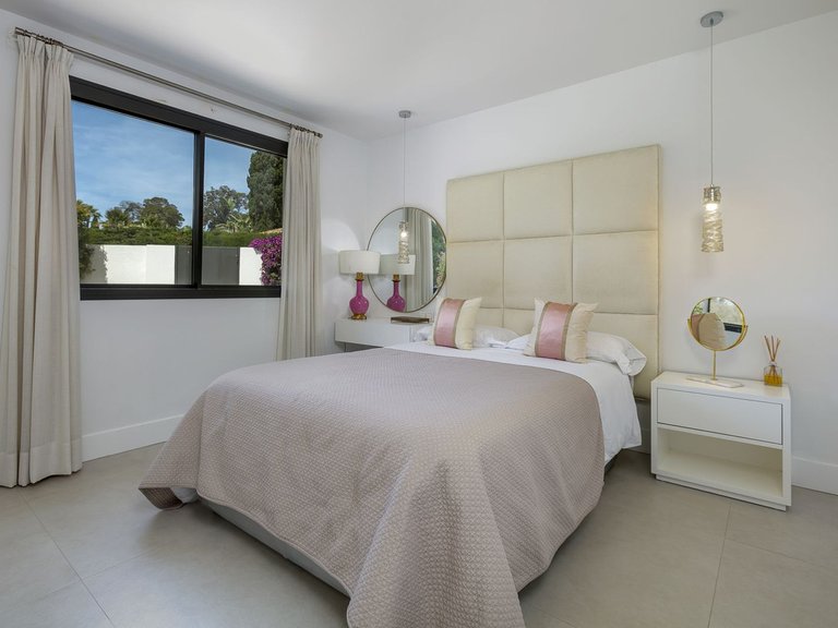 Detached villa for sale in Guadalmina 8