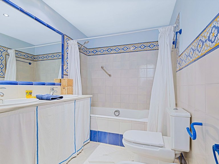 Townhouse for sale in Guadalmina 8